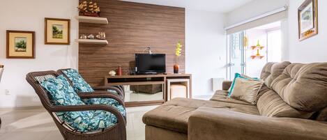 เบสิกอพาร์ทเมนท์ | บริเวณนั่งเล่น | ทีวี