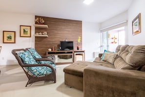 Basic Apartment | Living area
