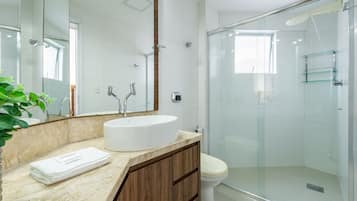 Basic Apartment | Bathroom