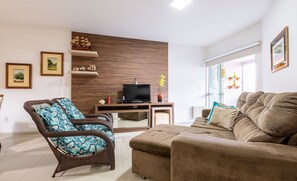 Living area - Apt 4min From sea in BC Close to Everything Rta042 (Balneário Camboriú)