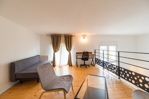Interior - Le Duplex du Port: Parking, Centre de Paimpol (Paimpol)