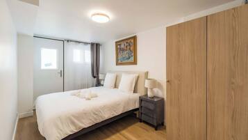 3 slaapkamers, een strijkplank/strijkijzer, wifi, beddengoed