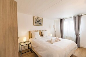 3 bedrooms, iron/ironing board, WiFi, bed sheets