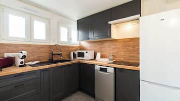 Frigorifero, microonde, lavastoviglie, macchina per tè/caffè