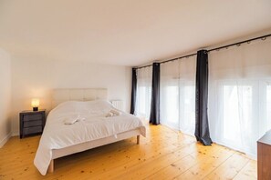 3 bedrooms, internet, bed sheets