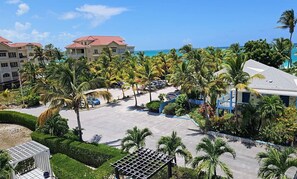 2 Bedroom Ocean View Penthouse | Strand-/Meerblick