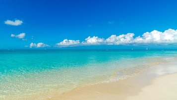 Beach nearby, white sand, sun-loungers, beach umbrellas
