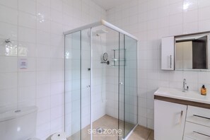 Basic Villa | Bathroom