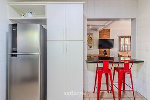 Basic Villa | Private kitchen | Cookware/dishes/utensils - 3BR House w/ BBQ 350m Beach Rst0206 (Penha)