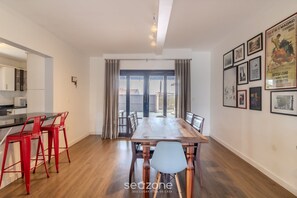 Basic Villa | Dining