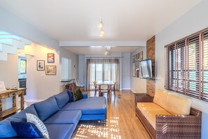 Basic Villa | Living area | TV - 3BR House w/ BBQ 350m Beach Rst0206 (Penha)