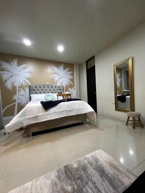 6 bedrooms, iron/ironing board, WiFi, bed sheets