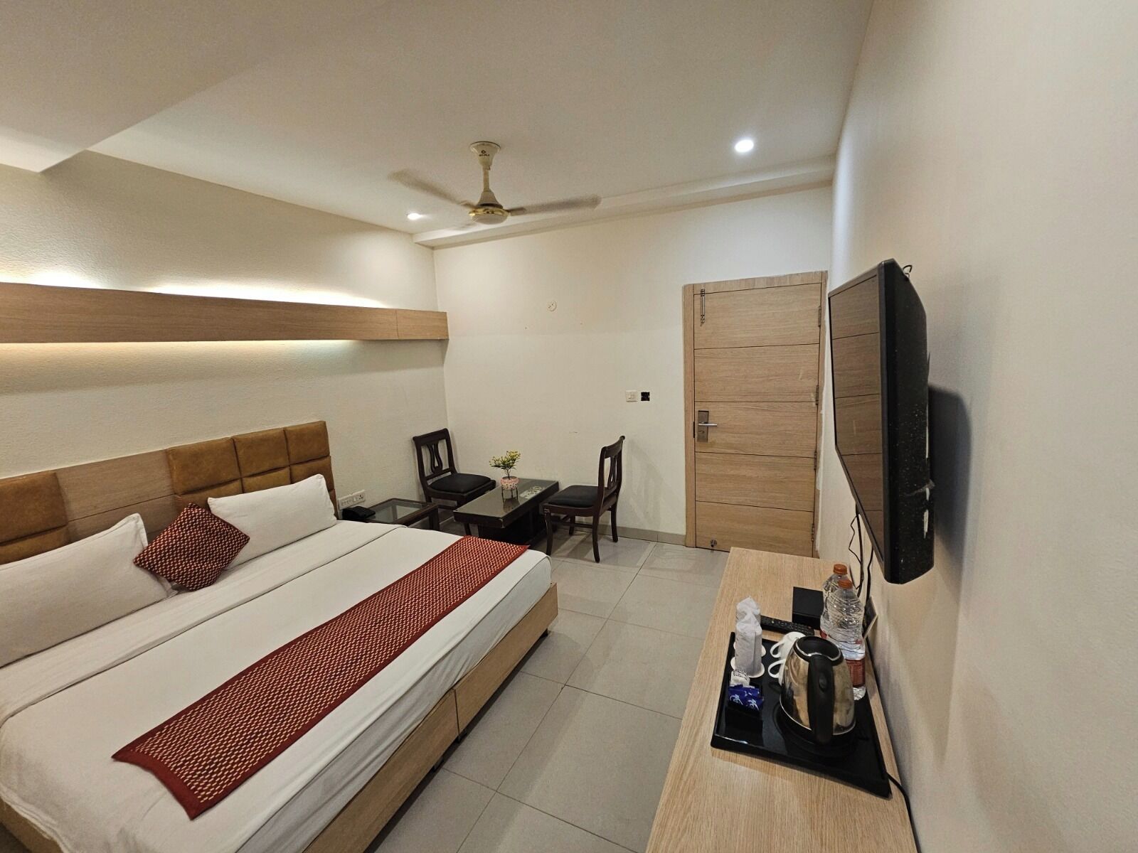 Executive Room | Desk, laptop workspace, free WiFi, bed sheets