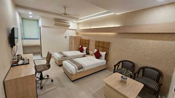 Skrivbord, arbetsyta för laptop, gratis wi-fi och sängkläder