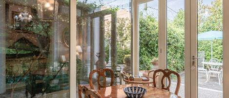 تناول الطعام