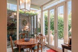 Dining - Apartment 'Manuela' with Shared Pool, Wi-Fi and Air Conditioning (Marginone)