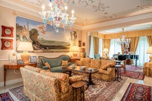 TV - Apartment 'Manuela' with Shared Pool, Wi-Fi and Air Conditioning (Marginone)