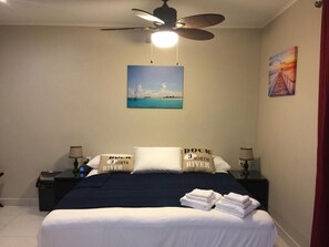 1 habitación, tabla de planchar con plancha, wifi y ropa de cama