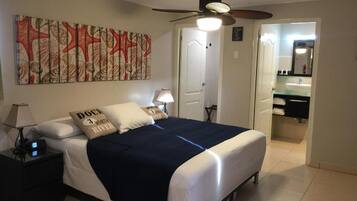 1 slaapkamer, een strijkplank/strijkijzer, wifi, beddengoed