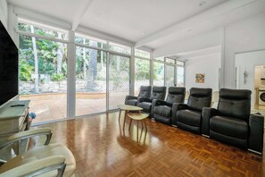 Imagen sin descripción, 5 de 33, botón