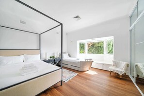 2 bedrooms, iron/ironing board, internet, bed sheets