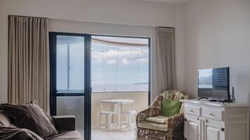 Apartamento básico | Área de estar | TV