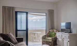 Eenvoudig appartement | Woonruimte | Televisie