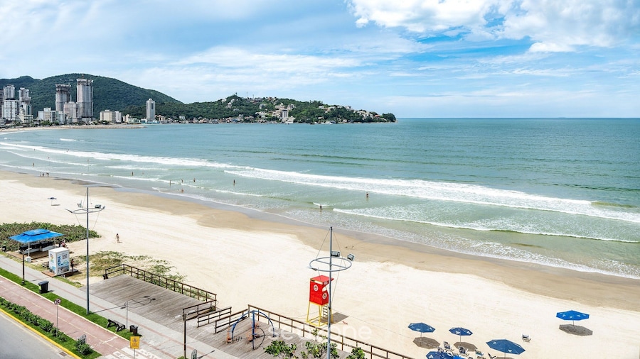 3BR Beachfront apt w/ BBQ Rsl0502