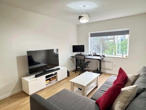 Fernseher, Stereoanlage, Arbeitsbereiche