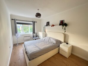 1 chambre, fer et planche à repasser, accès Internet, draps fournis
