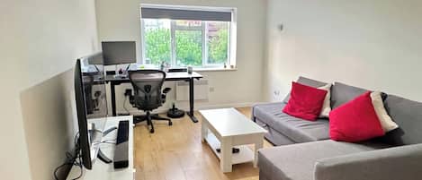 Téléviseur, chaßne audio, bureau