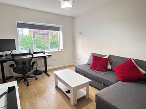 Fernseher, Stereoanlage, Arbeitsbereiche