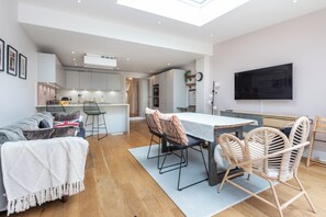 Living area - Stylish 3BD Family House, East Dulwich (Greater London)