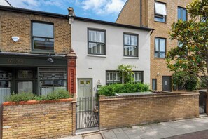 Exterior - Stylish 3BD Family House, East Dulwich (Greater London)