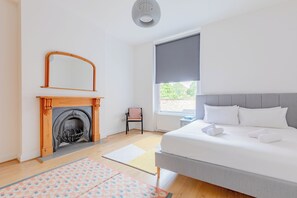 2 bedrooms, iron/ironing board, Internet, bed sheets