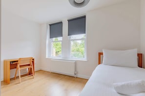 2 室のベッドルーム、アイロン / アイロン台、インターネット、ベッドシーツ