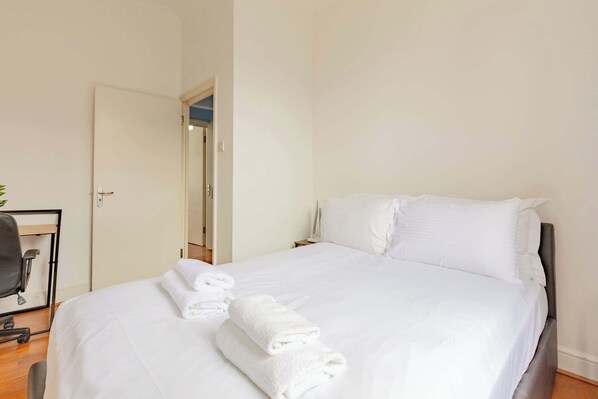 1 bedroom, iron/ironing board, internet, bed sheets