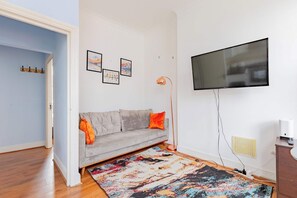 TV, offices - Compact 1BD Flat in the Heart of London (Greater London)