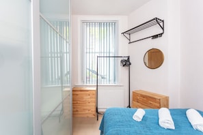2 habitaciones, tabla de planchar con plancha y acceso a internet