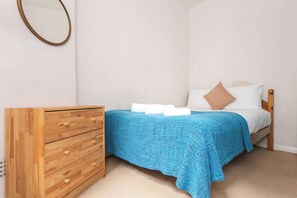 2 slaapkamers, een strijkplank/strijkijzer, internet, beddengoed
