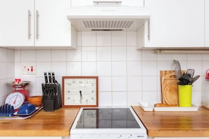 Refrigerador, microondas, horno, placa de cocina