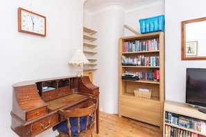 Interior - Delightful 2BDR Flat w Patio Elephant and Castle (Greater London)