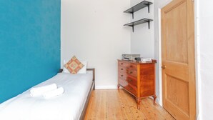 2 bedrooms, iron/ironing board, internet, bed sheets