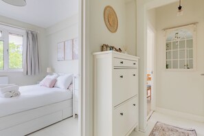 2 habitaciones, tabla de planchar con plancha, internet y ropa de cama 