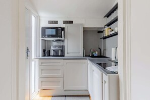 Microwave, stovetop, dishwasher, coffee/tea maker