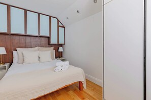 1 bedroom, iron/ironing board, internet, bed sheets