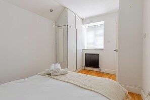 1 habitación, tabla de planchar con plancha y acceso a internet 