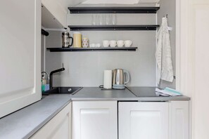 Microwave, stovetop, dishwasher, coffee/tea maker