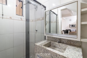 Basic Villa | Bathroom