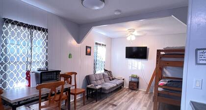 Cozy camp on private property minutes from hunting, fishing and restaurants.